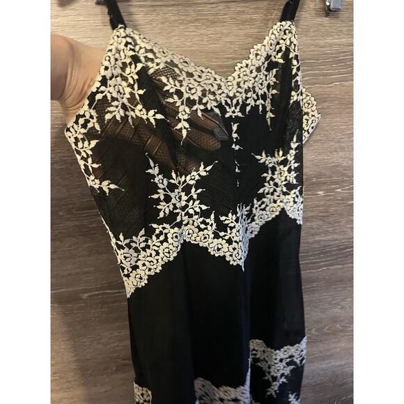 Wacoal Embrace Lace Slip Dress Black Ivory New Sz M Sexy Sheer Embroidered - Picture 2 of 9